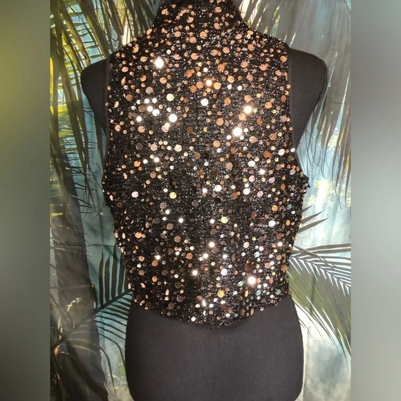 Sleeveless Sequin Crop top - Picture 2 of 12